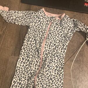 Leopard print Gerber onsie 6-9m